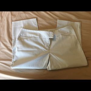 NWOT: The Limited Exact Stretch Capris 16.